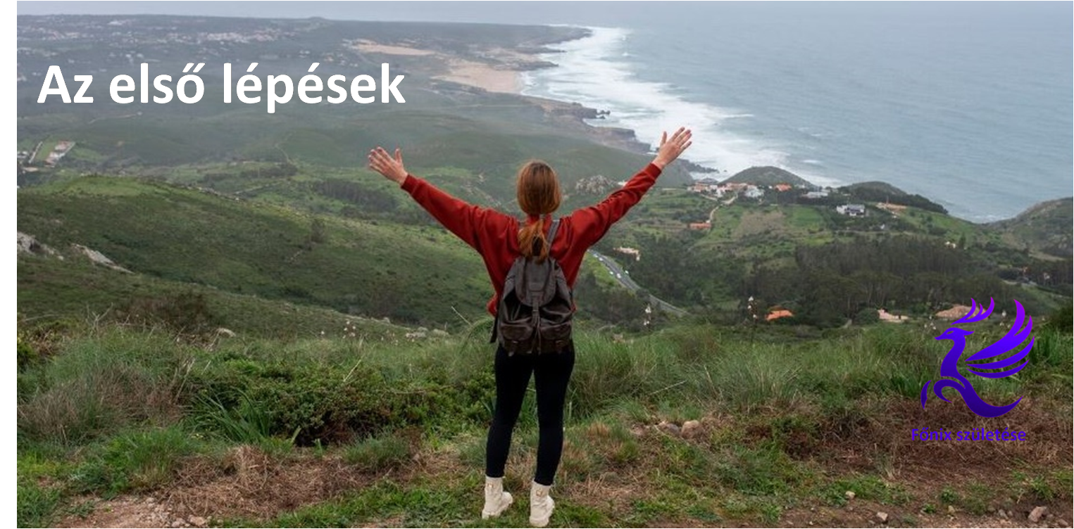 Fiatal nő a hegy tetején túrázás közben